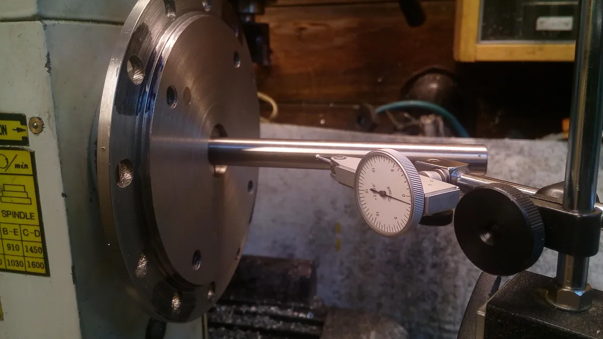 Dial Indicator Runout Measurement on Lathe Spindle - DONGS CNC